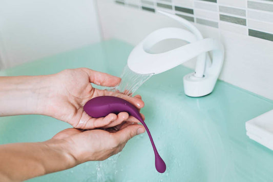 Comment nettoyer et entretenir ses sextoys : le guide hygiène complet